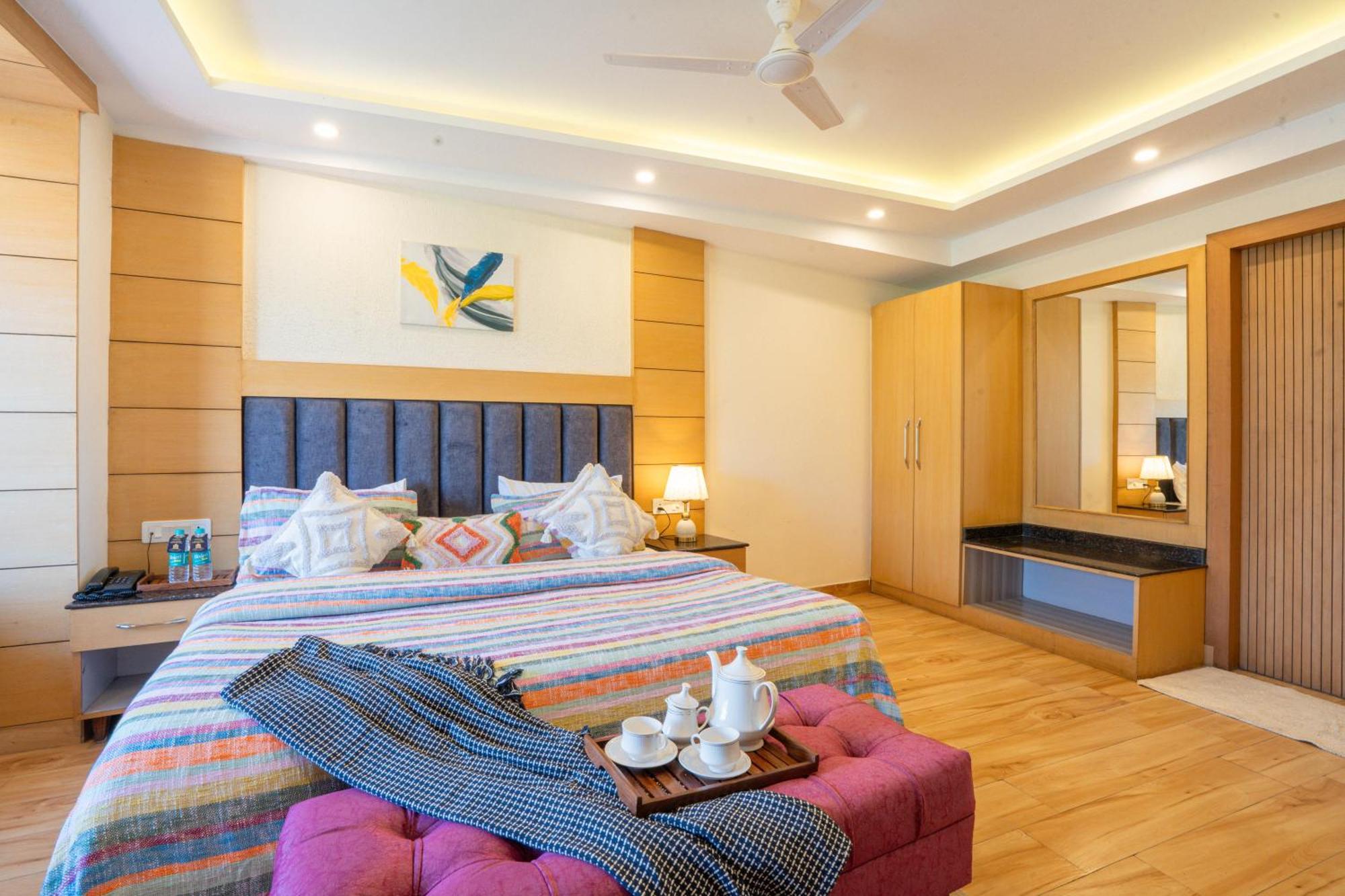 Super Hotel By Perfectstayz Mall Road Мусори Екстериор снимка