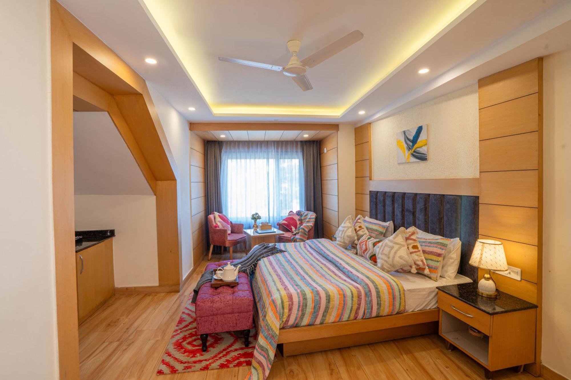 Super Hotel By Perfectstayz Mall Road Мусори Екстериор снимка