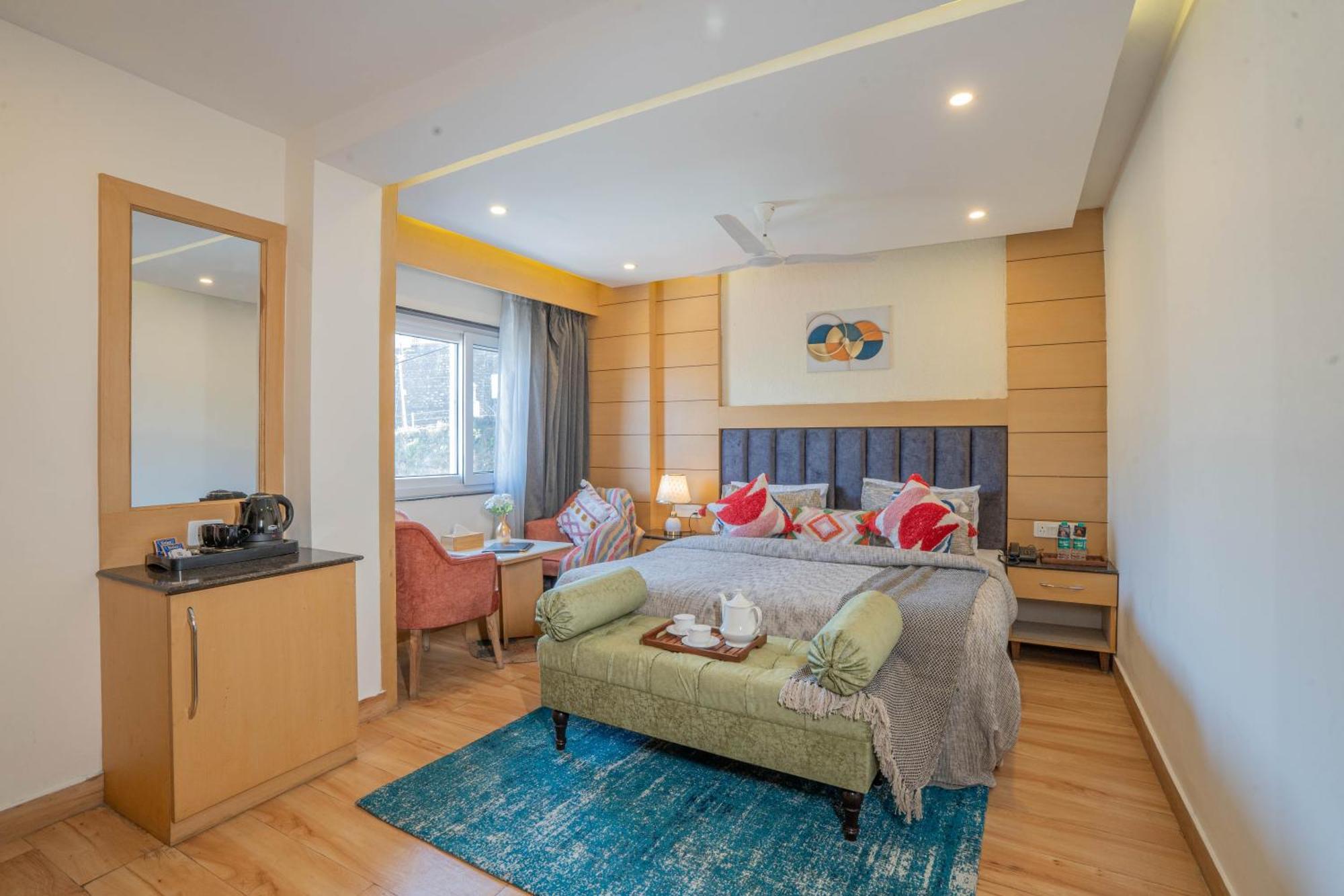 Super Hotel By Perfectstayz Mall Road Мусори Екстериор снимка