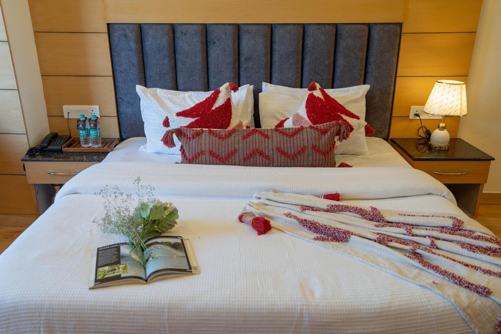 Super Hotel By Perfectstayz Mall Road Мусори Екстериор снимка