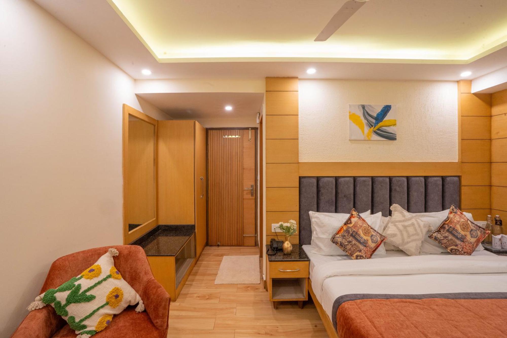 Super Hotel By Perfectstayz Mall Road Мусори Екстериор снимка