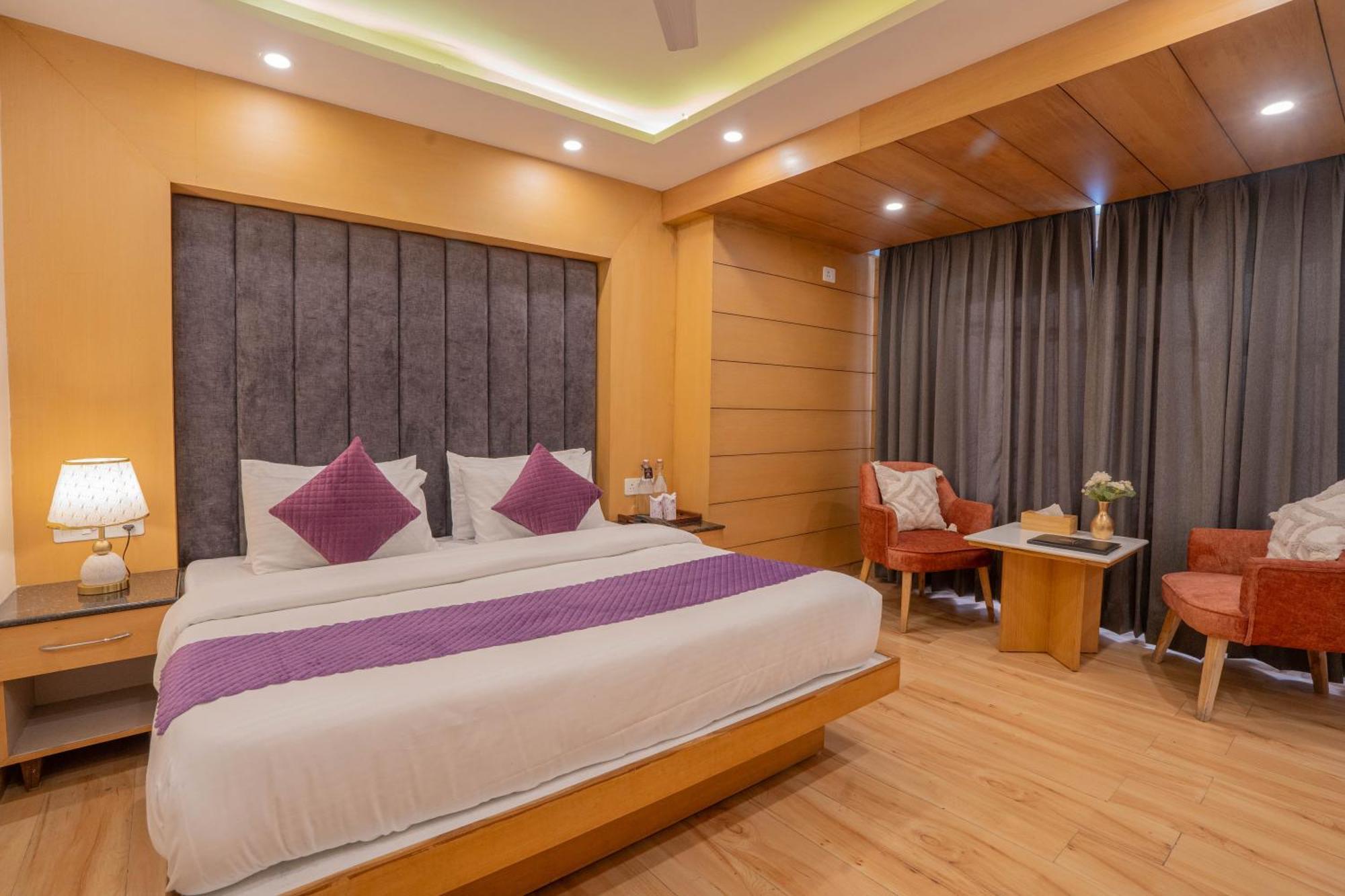 Super Hotel By Perfectstayz Mall Road Мусори Стая снимка
