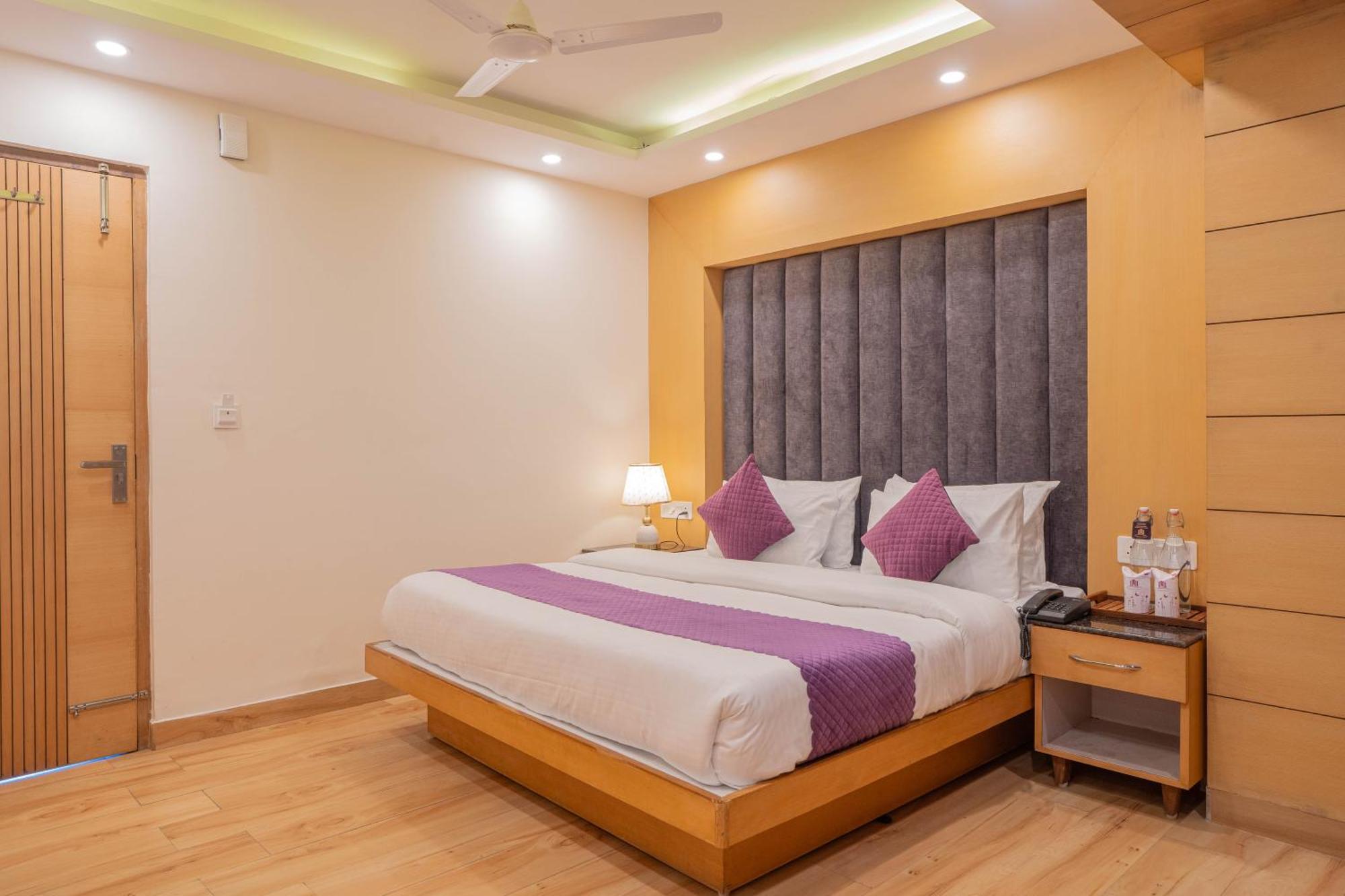 Super Hotel By Perfectstayz Mall Road Мусори Стая снимка