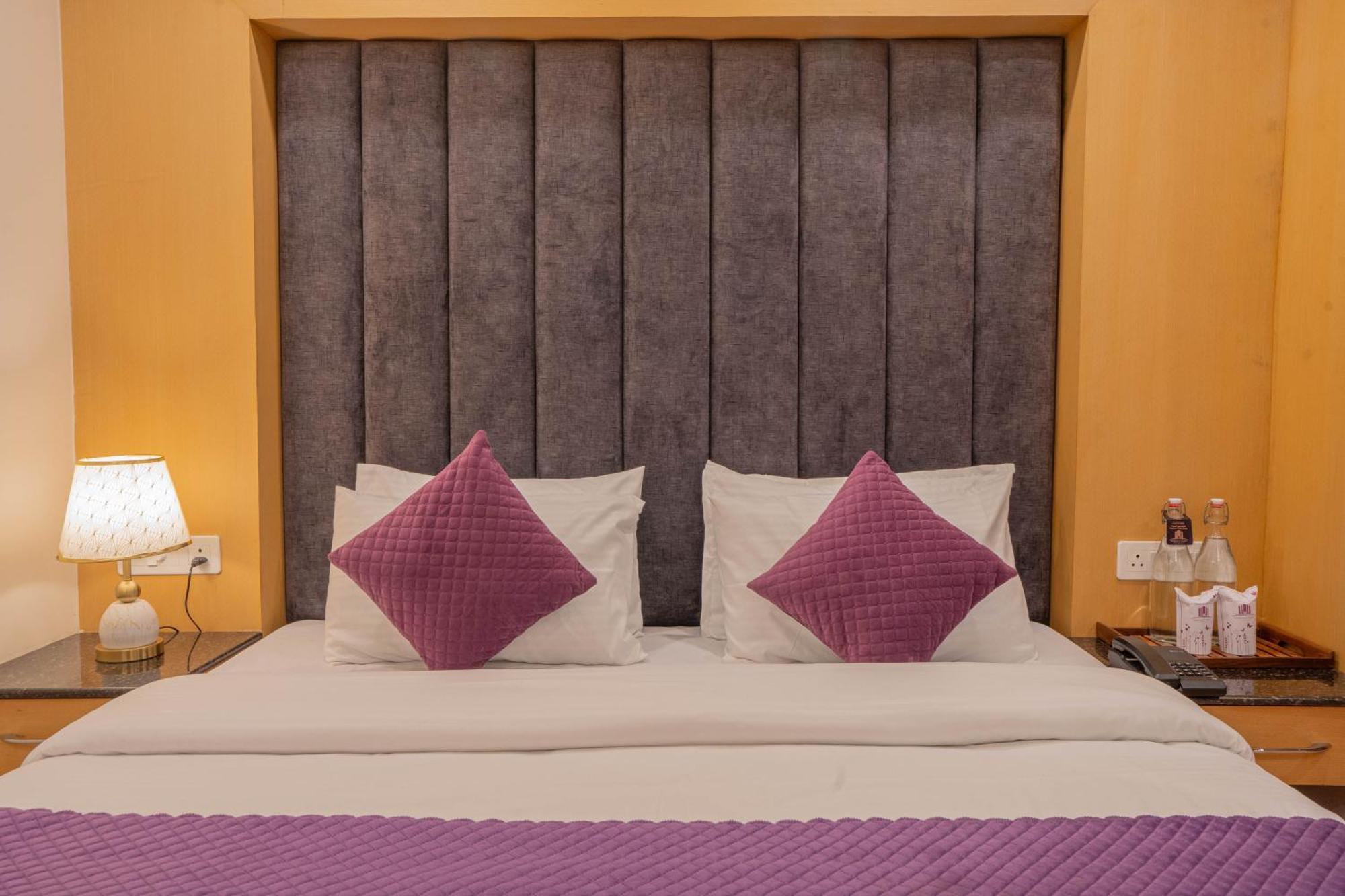 Super Hotel By Perfectstayz Mall Road Мусори Стая снимка
