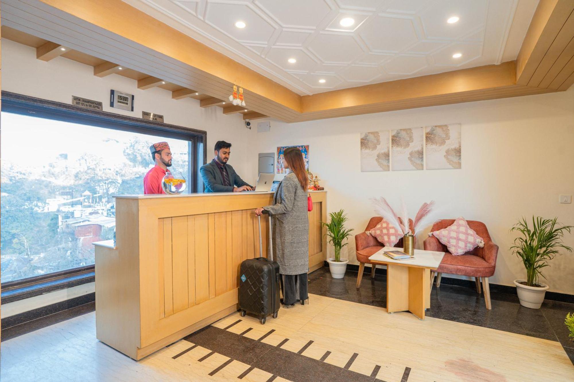 Super Hotel By Perfectstayz Mall Road Мусори Екстериор снимка