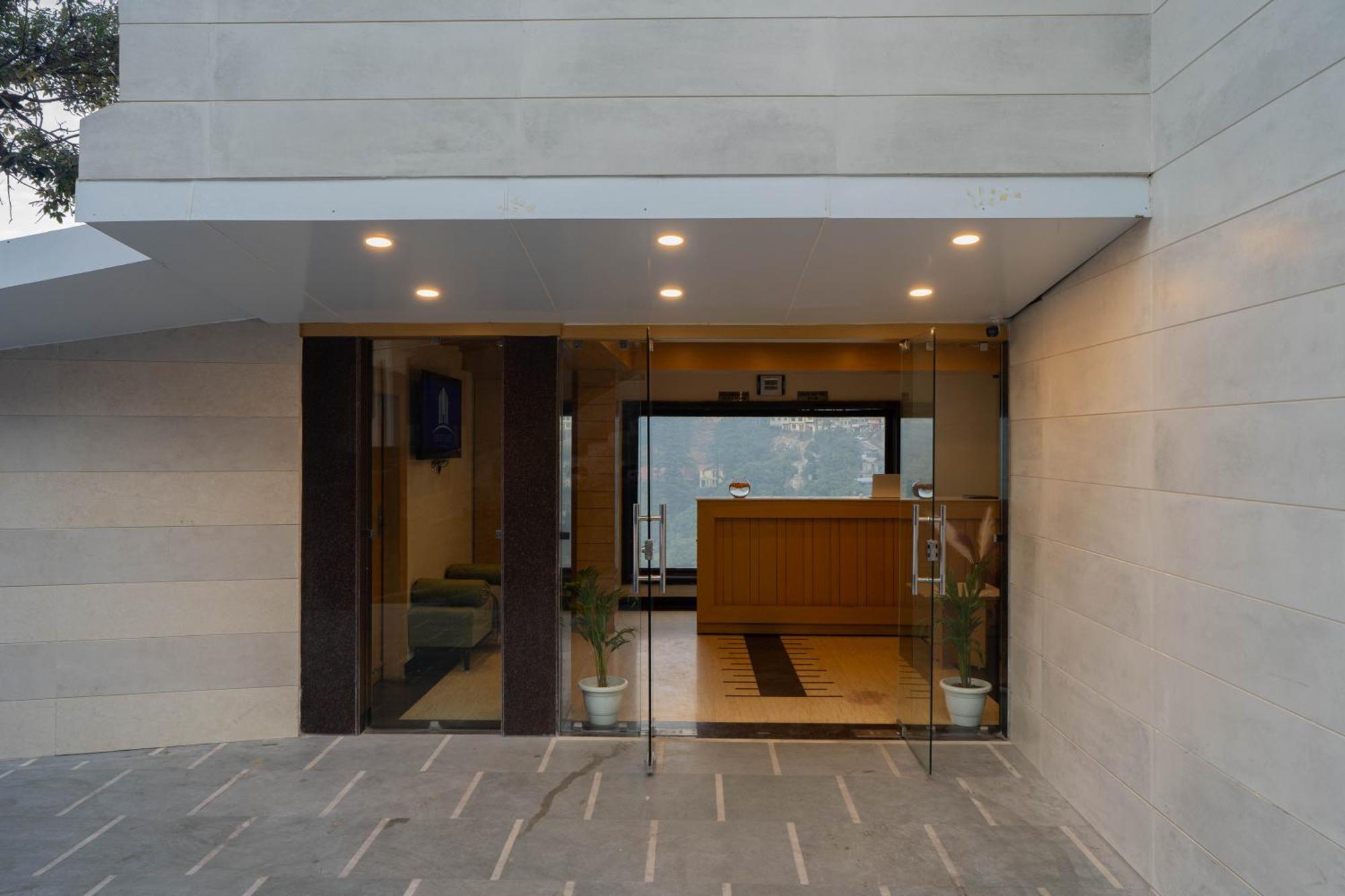 Super Hotel By Perfectstayz Mall Road Мусори Екстериор снимка