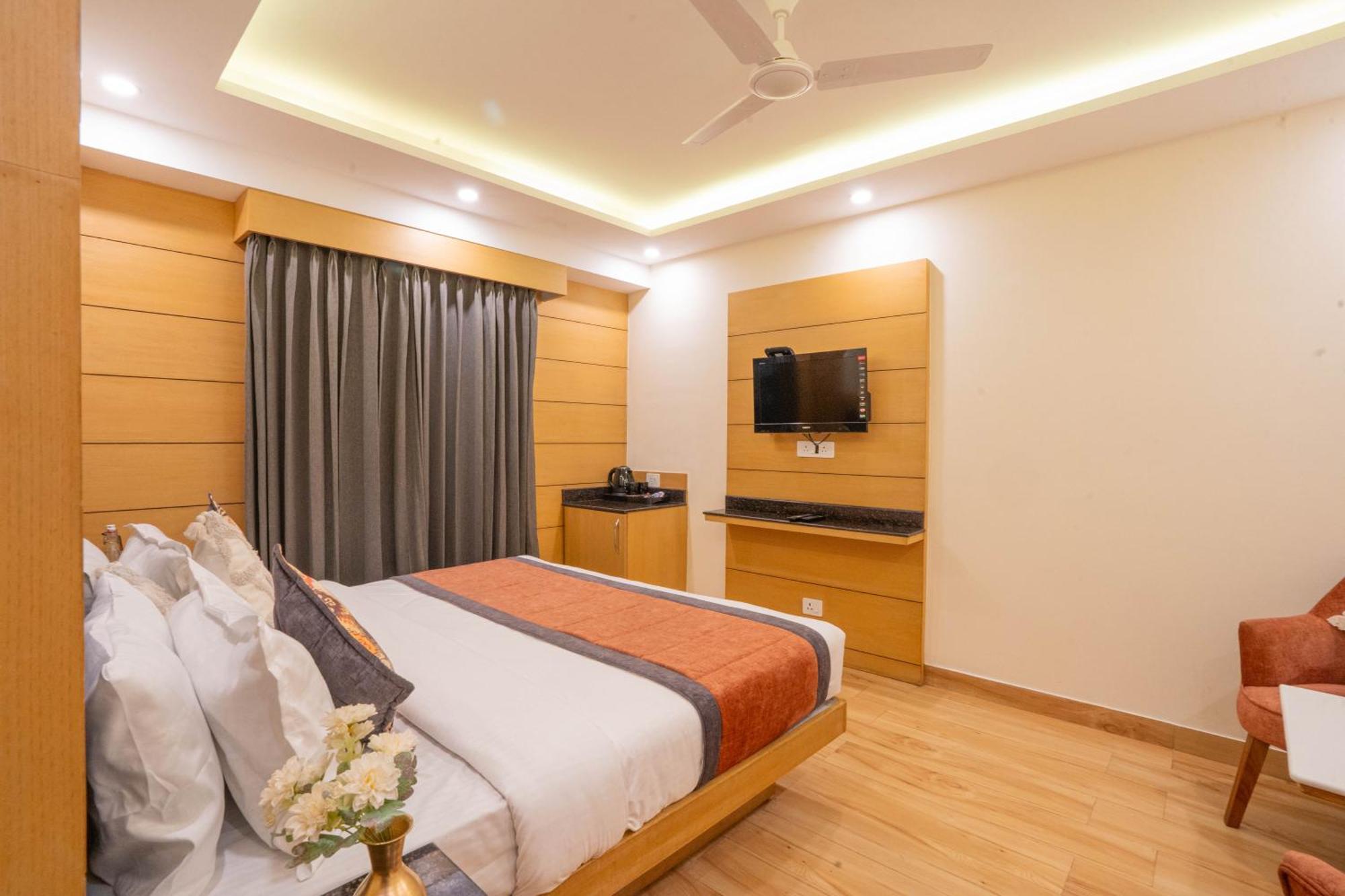 Super Hotel By Perfectstayz Mall Road Мусори Стая снимка